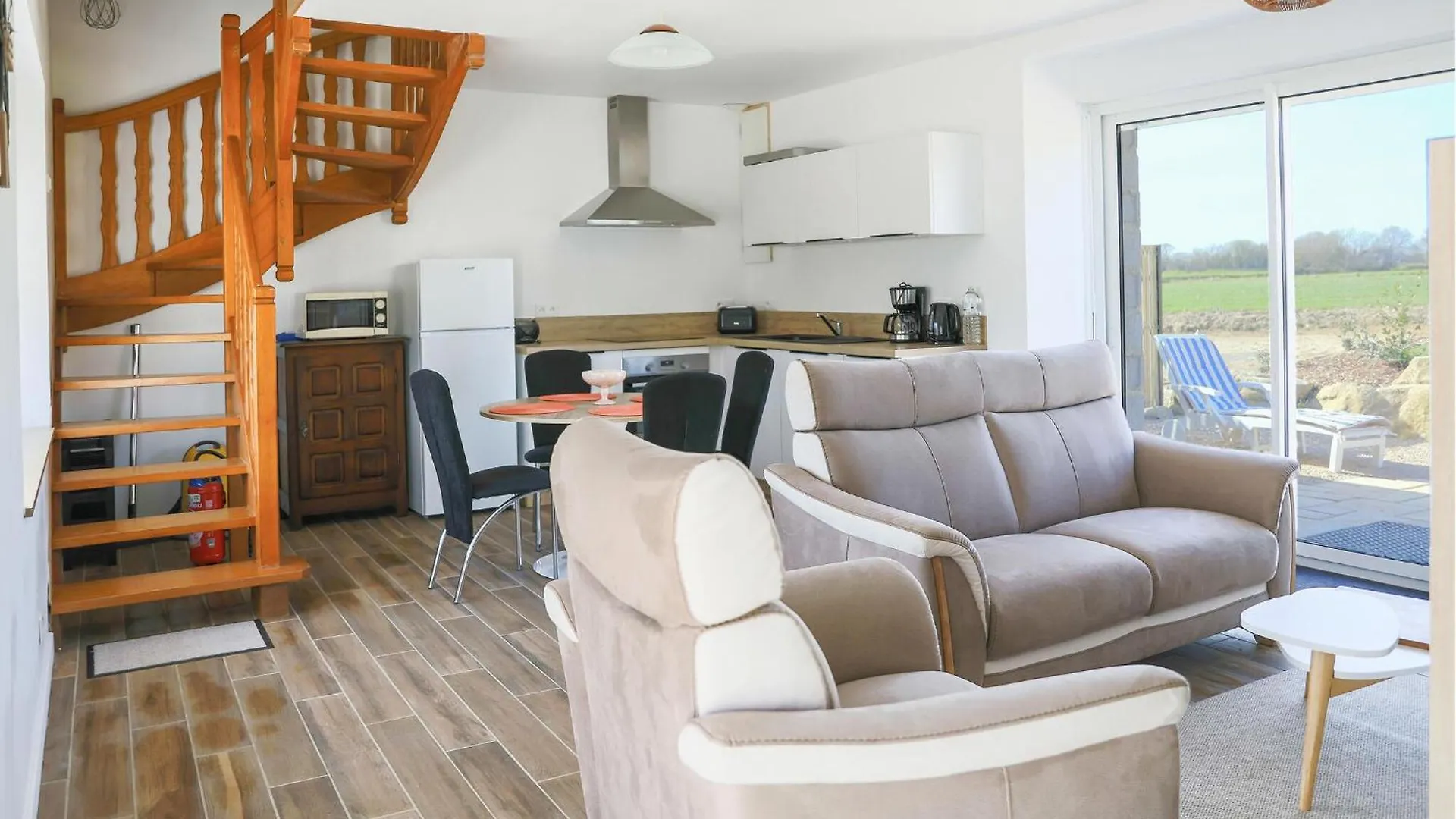 Amazing Home In Runan With Wifi 0*,  フランス