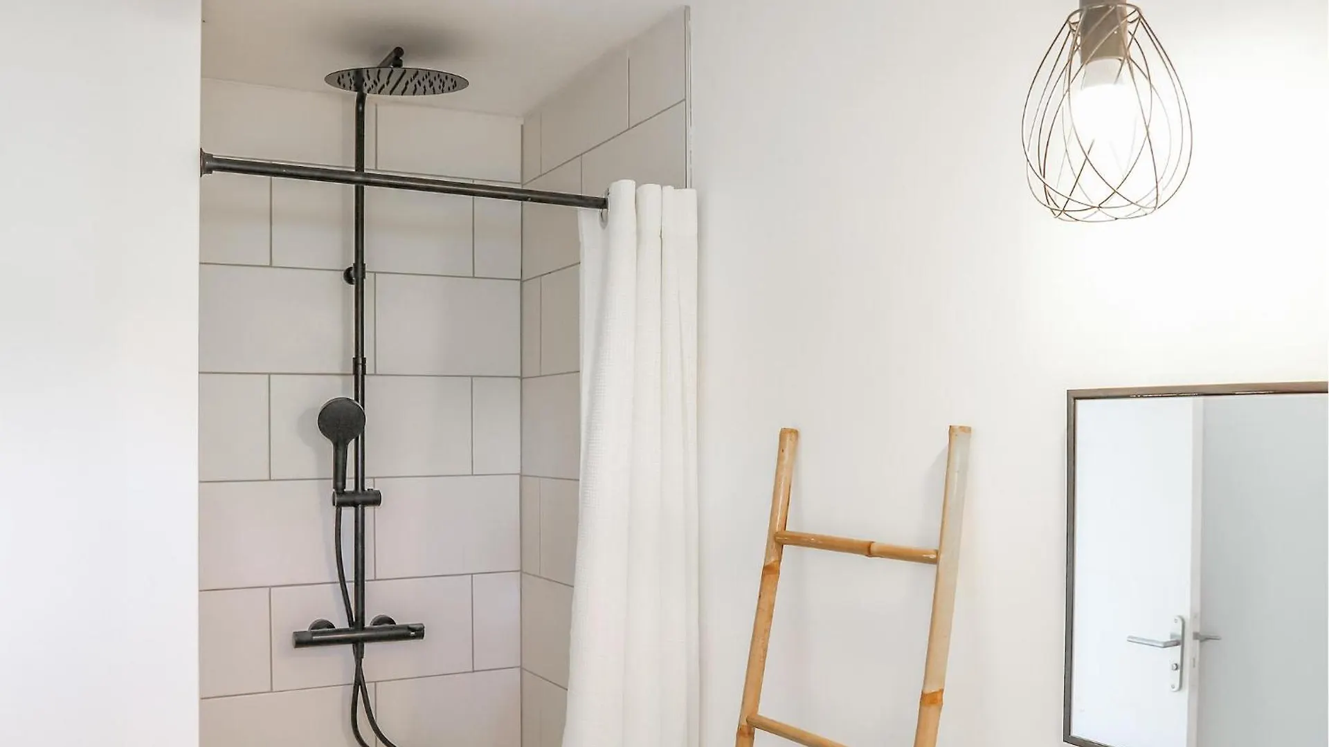 別荘 Amazing Home In Runan With Wifi